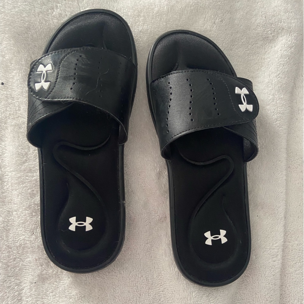 Under Armour women’s slides NWOT size 10 black